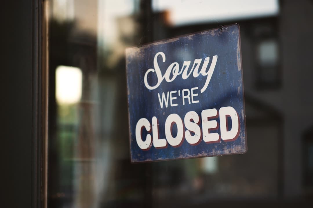A small shop's closed sign in the door.